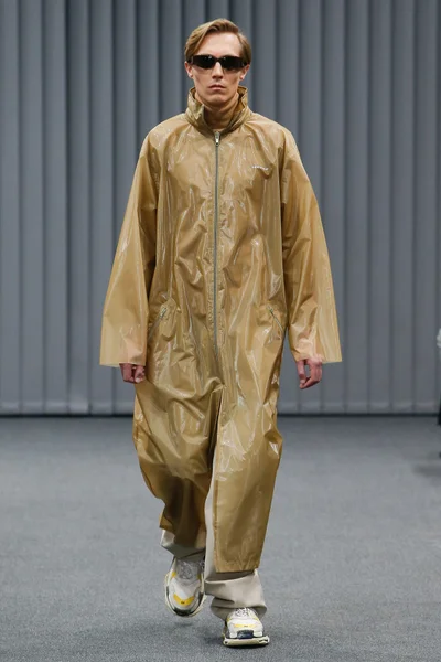 Look 13
